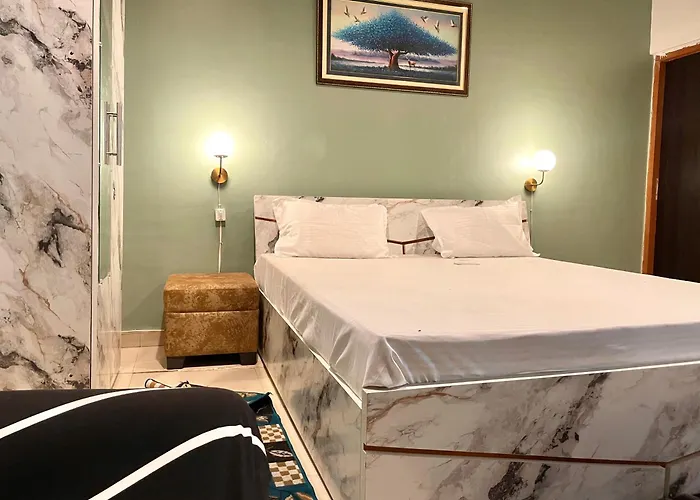 Ficus Inn