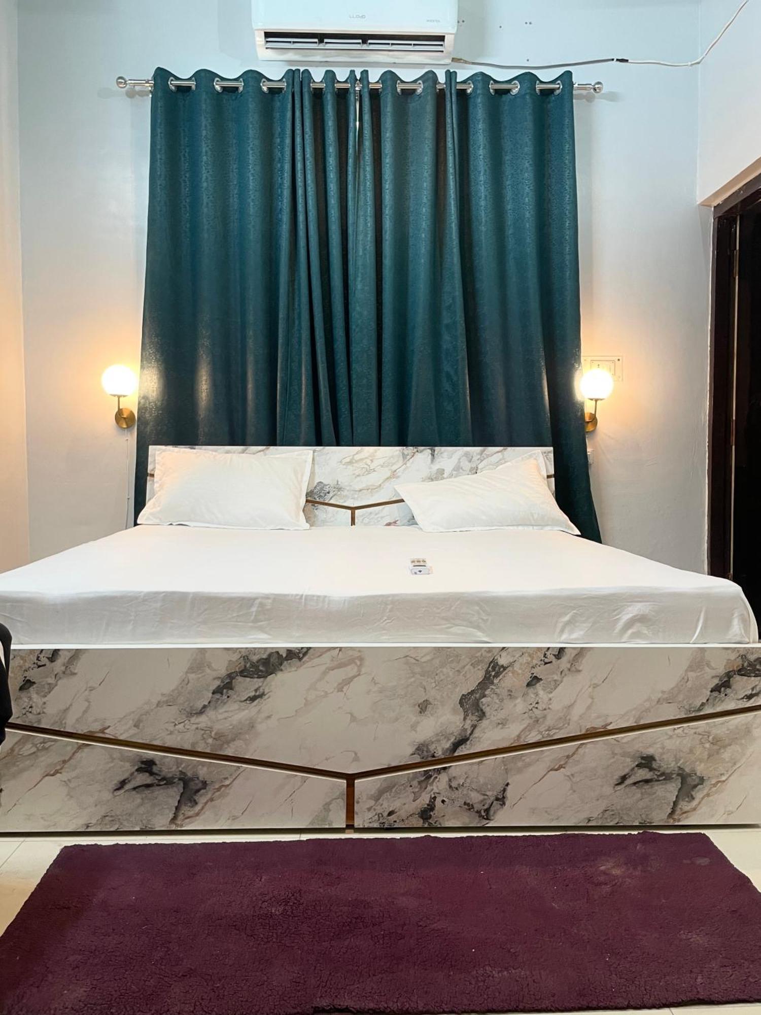 Ficus 2* Lucknow